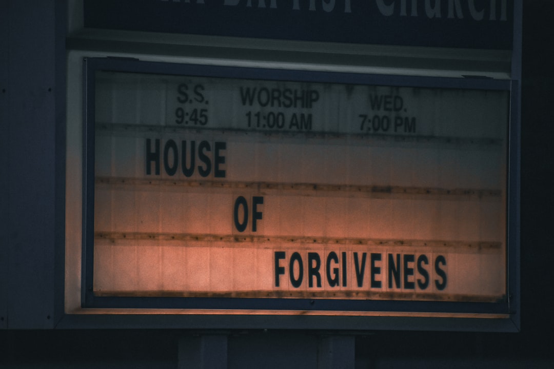 Comment pardonner quelqu&rsquo;un qui nous a blessé selon la Bible