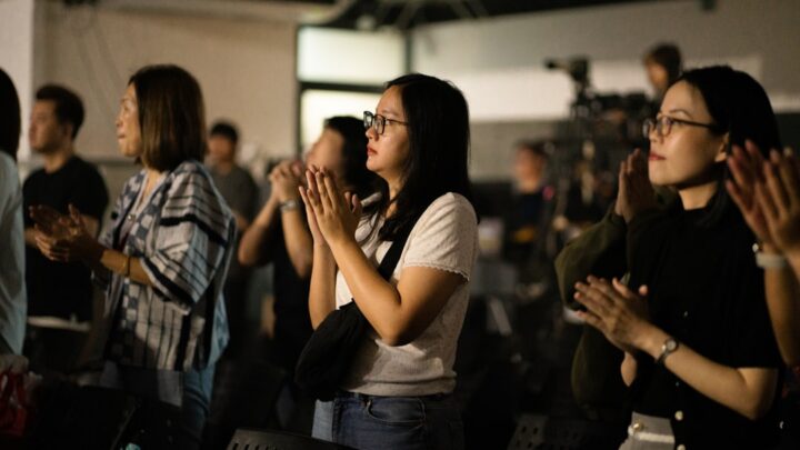 Comment prient les chrétiens : guide biblique et pratique